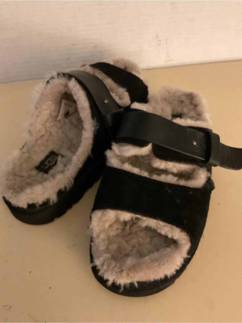 UGG women black suede leather sheepskin platform greenpoint sandals 6.5